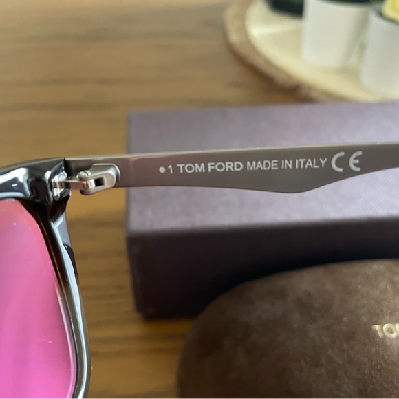 Tom Ford Sunglasses FT0862 - Picture 6 of 6